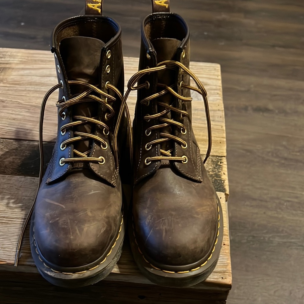 Doc martens boots Sz 9 men's